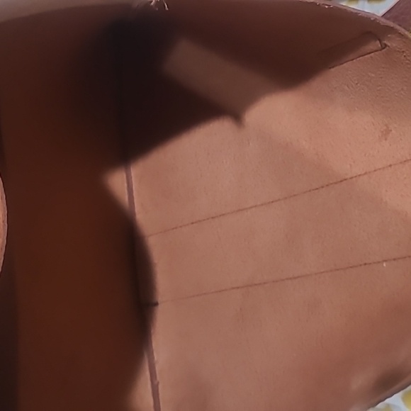 Vince Camuto Luck tote in black and red desert-New - Picture 8 of 8